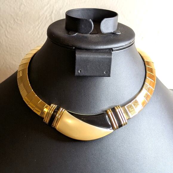 Napier Jewelry - Vintage 1980s Napier Goldtone Black & White Lucite Collar Necklace